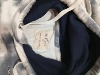 2 sudaderas Hollister y otra