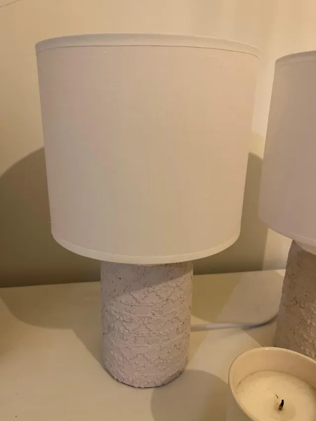 Mesita de noche de madera y piedra