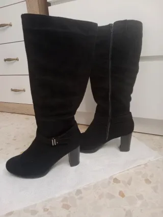 Botas altas negras con tacón