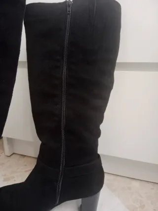 Botas altas negras con tacón