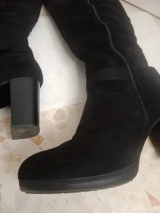 Botas altas negras con tacón