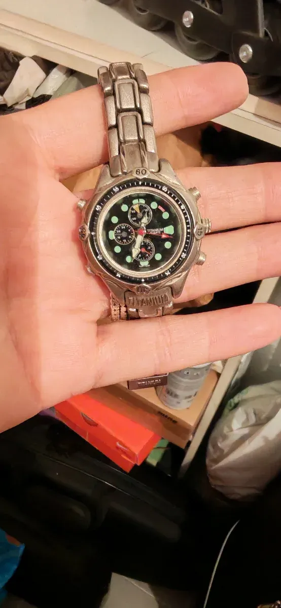 Reloj Citizen Cronógrafo Titanio Negro/Plata