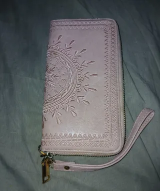 Cartera de mano bordada