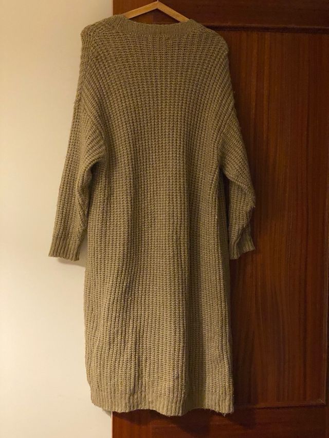 Chaqueta larga de punto beige