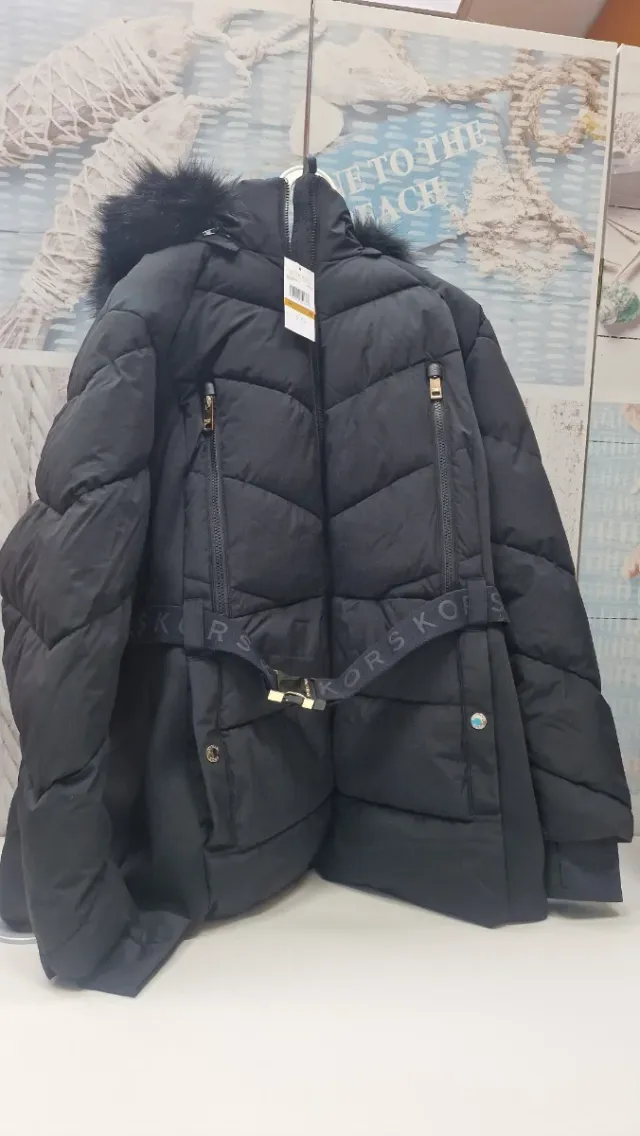 Abrigo Michael Kors Negro con Cinturón