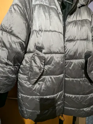 Cazadora acolchada mujer gris