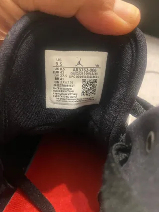 Zapatillas Jordan Negras y Rojas