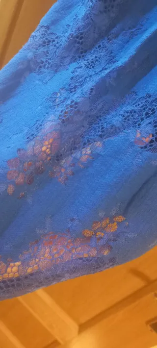 Blusa azul con detalles naranjas talla única