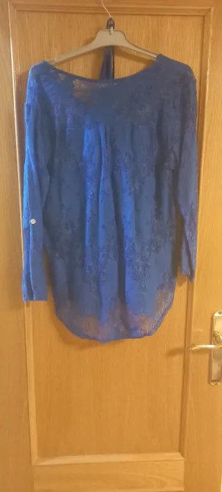 Blusa azul con detalles naranjas talla única