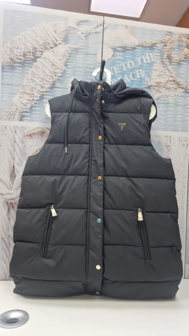Chaleco Guess Negro con Capucha