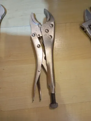 Juego de llaves y herramientas