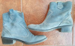 Botines azules bordados florales