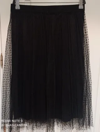 Falda de tul de vuelo,con topos bordados en el tul