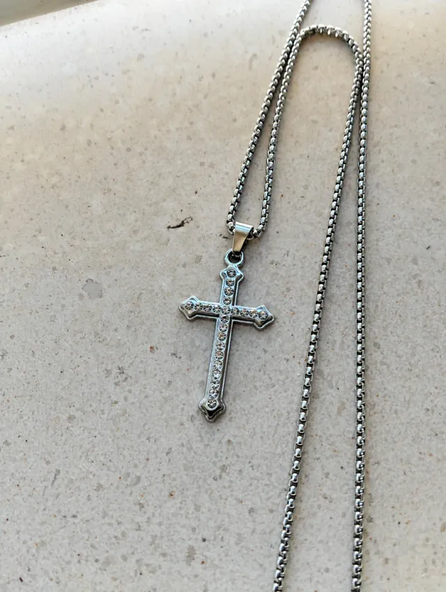 Cadena con colgante cruz pedrería