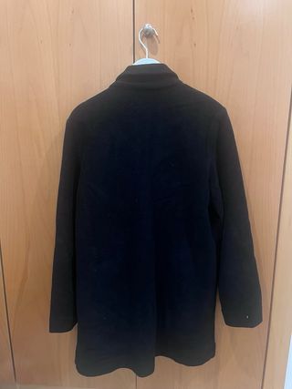 Abrigo negro Stradivarius Talla M