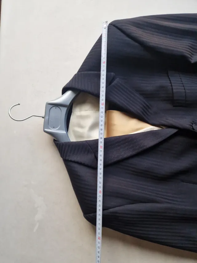 Traje de boda hombre negro y dorado