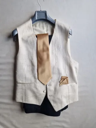 Traje de boda hombre negro y dorado