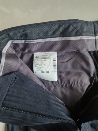 Traje de boda hombre negro y dorado