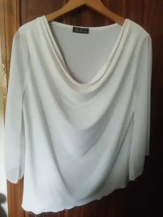 Elegante blusa asimétrica (tallas curvy)