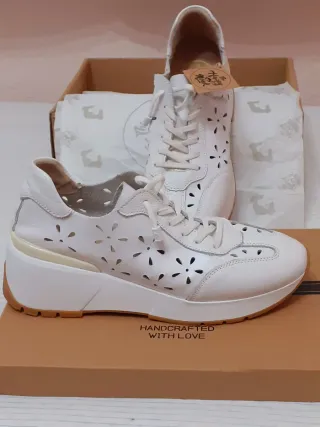 Zapatos deportivos piel blancos Talla 40