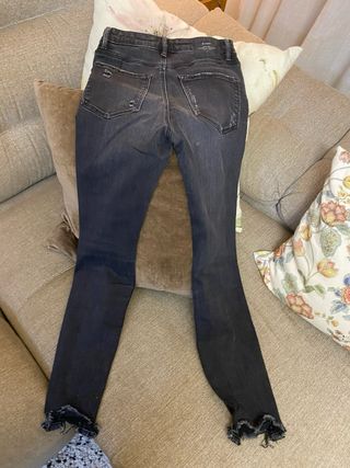 Pantalón vaquero Stradivarius gris talla XS