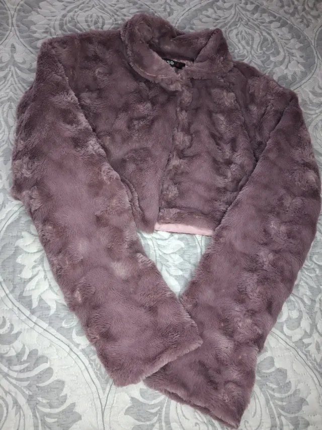 Chaqueta peluche cropped rosa/morada
