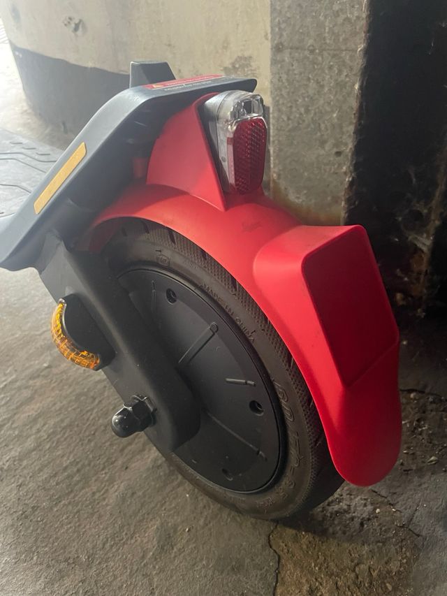 Patinete Eléctrico Red Bull