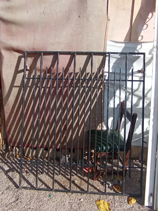 Rejas y puerta de hierro