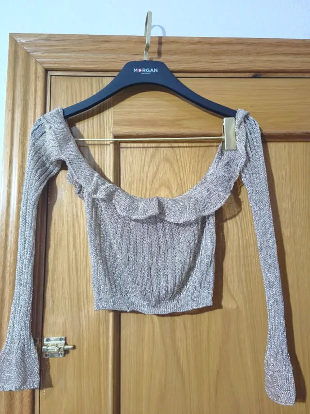 Top de Hombros Descubiertos Dorado.