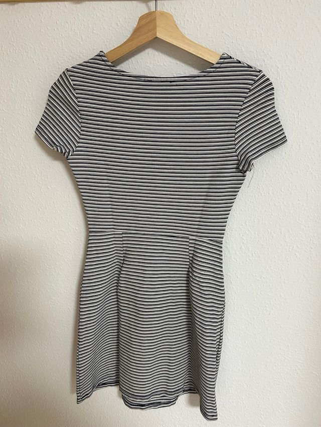 Vestido Bershka rayas blanco y negro T.XS