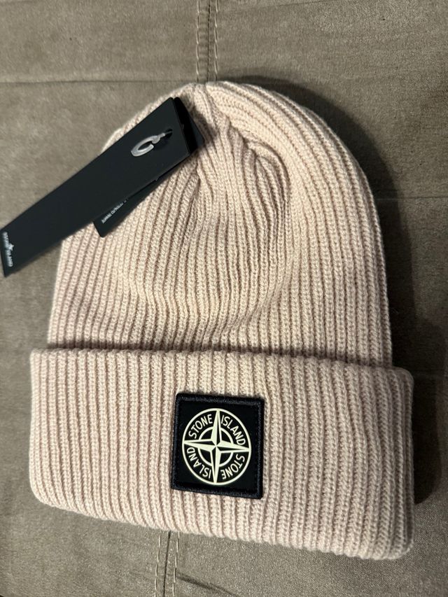 Gorro Stone Island Beige Negro