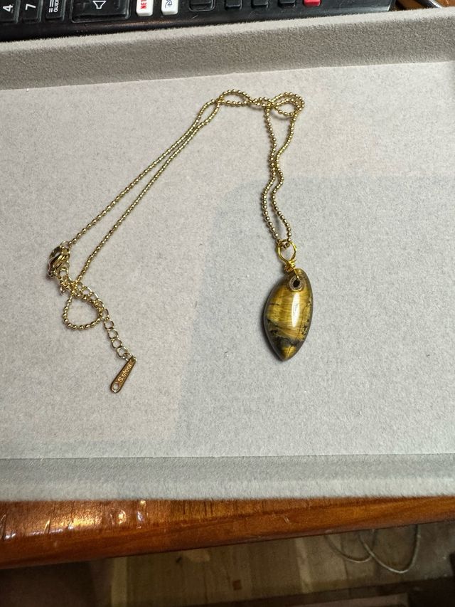 Colar com pingente de pedra natural