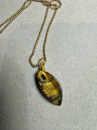 Colar com pingente de pedra natural