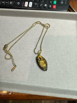 Colar com pingente de pedra natural