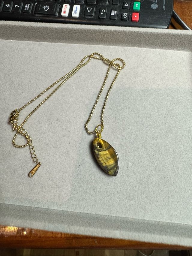 Colar com pingente de pedra natural