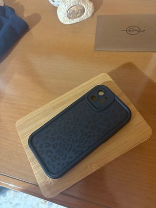 Cover iPhone 12 con stampa leopardata