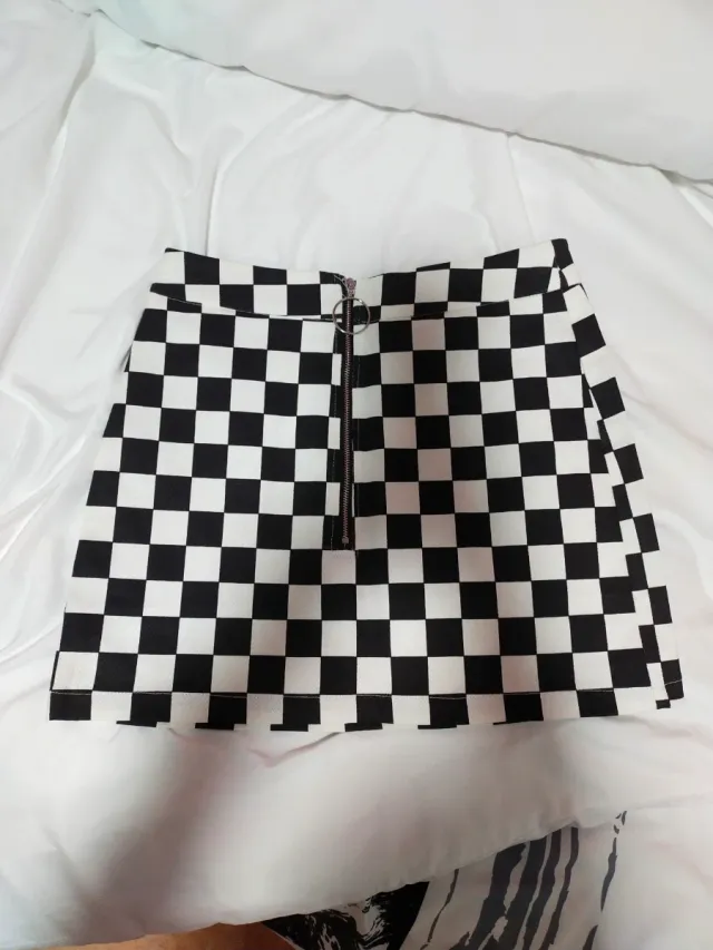 Falda cuadros blanco y negro