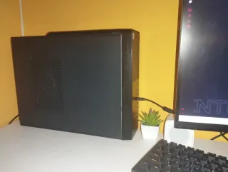 Torre PC con Fuente de Alimentación