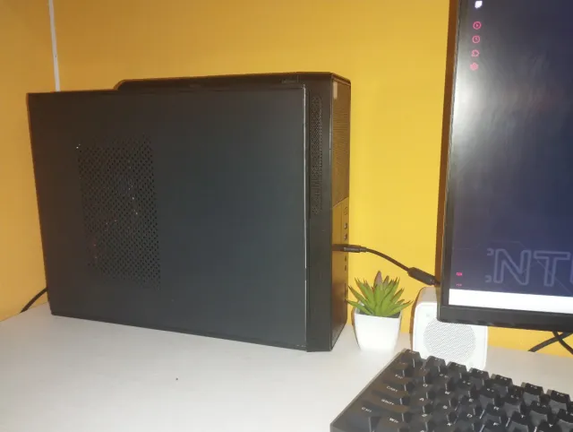 Torre PC con Fuente de Alimentación