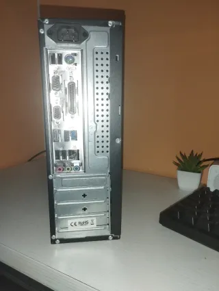 Torre PC con Fuente de Alimentación