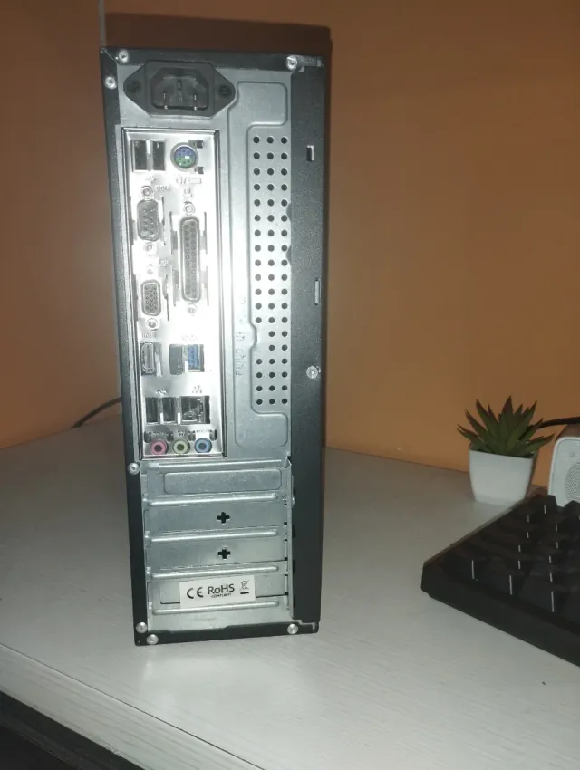 Torre PC con Fuente de Alimentación