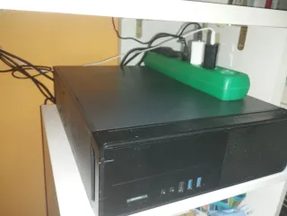 Torre PC con Fuente de Alimentación