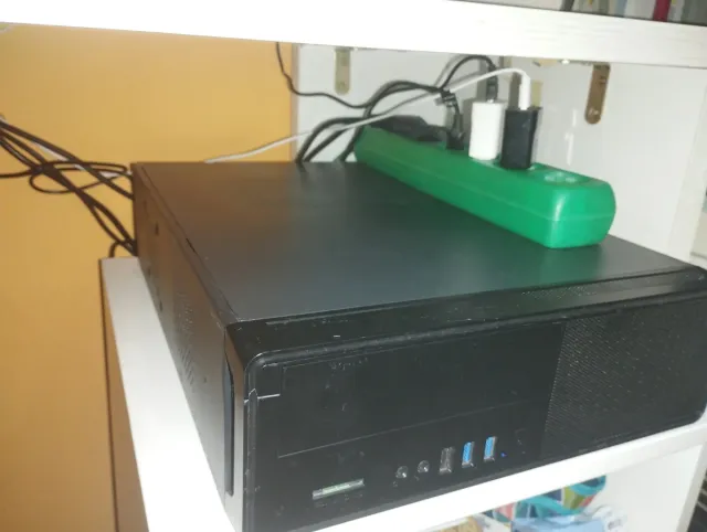 Torre PC con Fuente de Alimentación