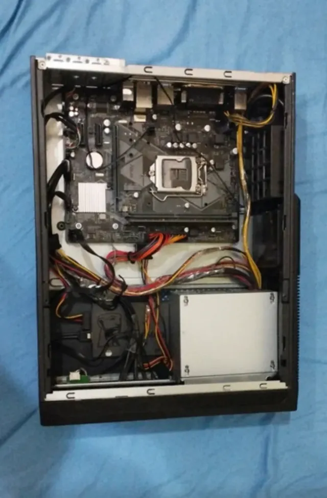 Torre PC con Fuente de Alimentación