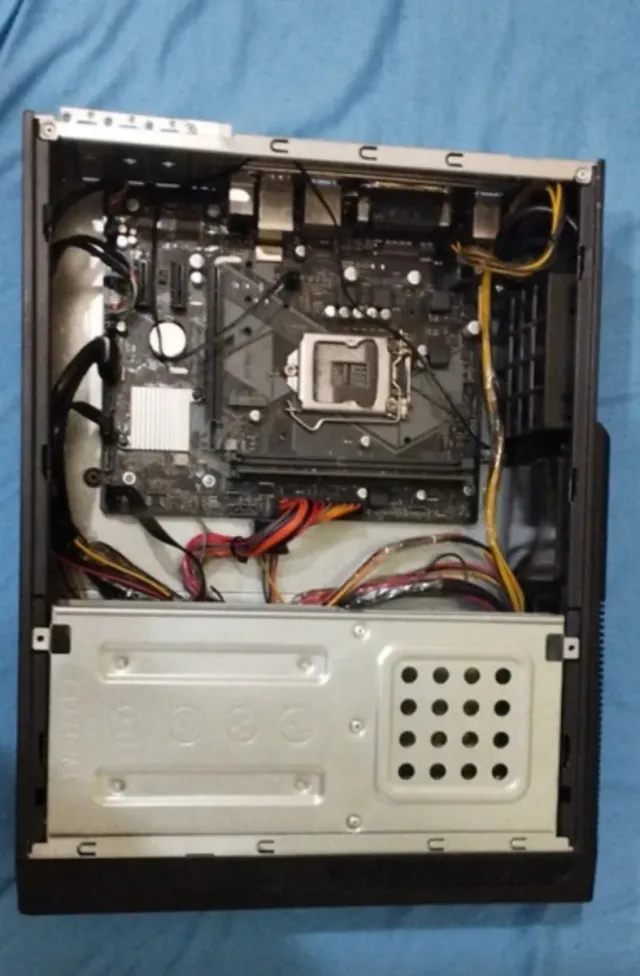 Torre PC con Fuente de Alimentación