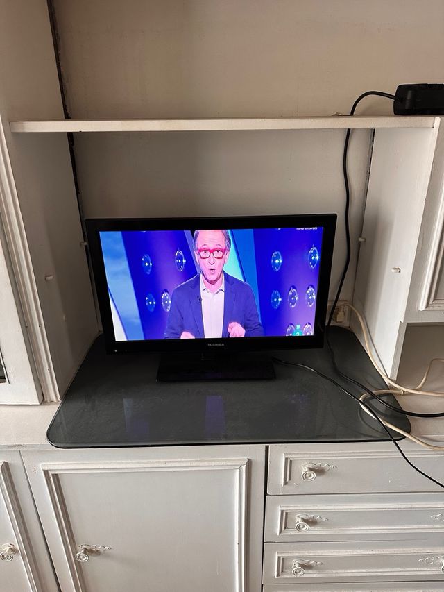 Televisore piatto Toshiba da cucina