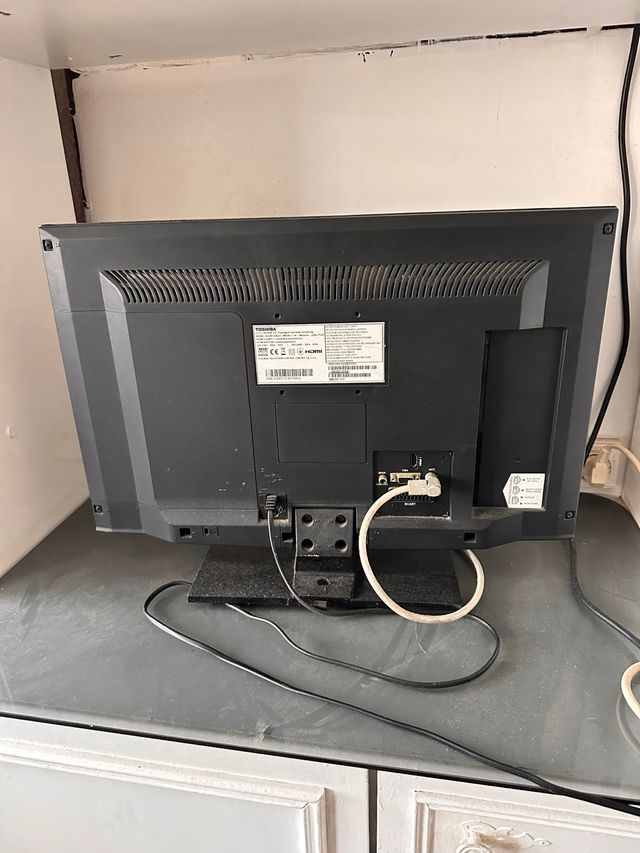 Televisore piatto Toshiba da cucina