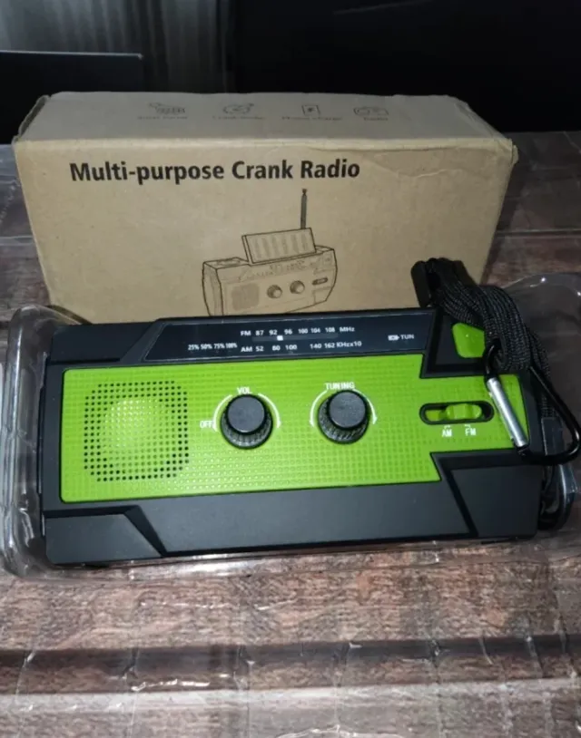 Radio Manivela con Panel Solar Linterna AM/FM