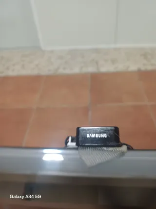 Smart TV Samsung con micrófono,  Mando y manual.