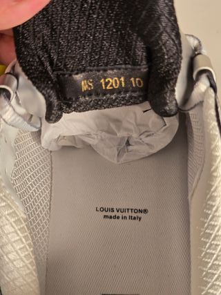 Louis Vuitton Corredor Tatic Plateado talla 44